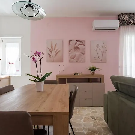 Appartement Rena - Garibaldi Station *